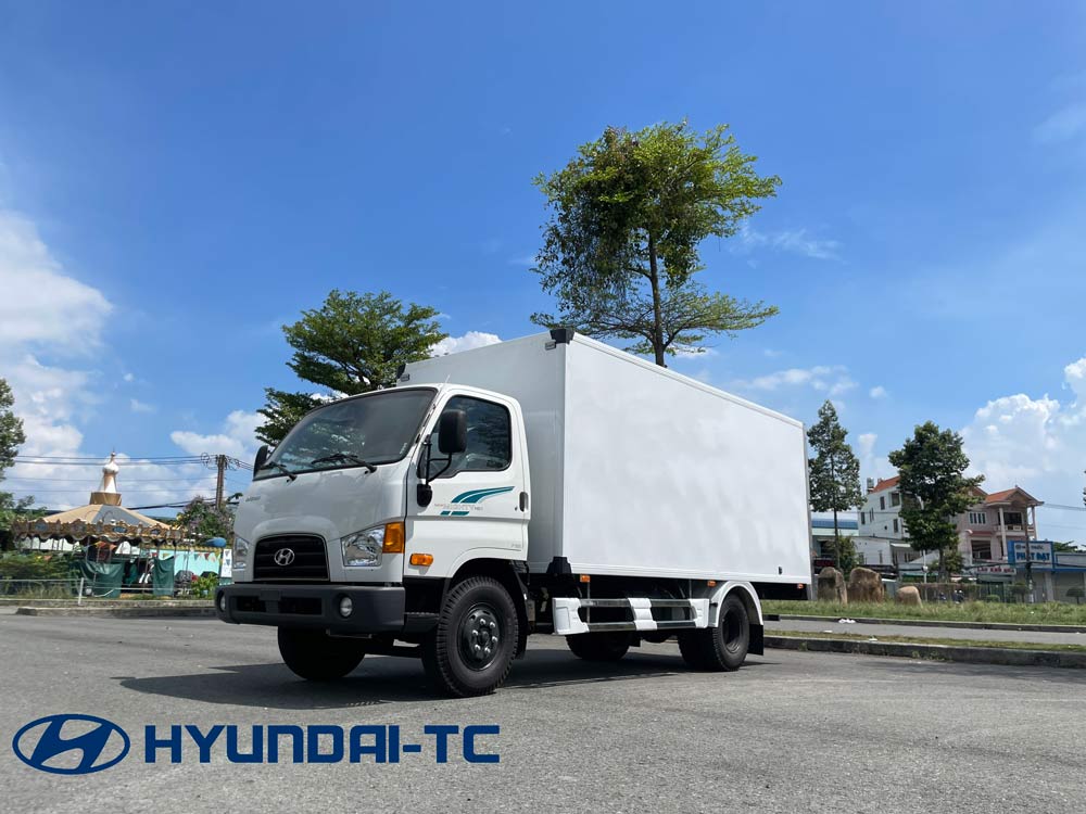 Xe tải 7 tấn Hyundai Mighty 110sp thùng kín Composite